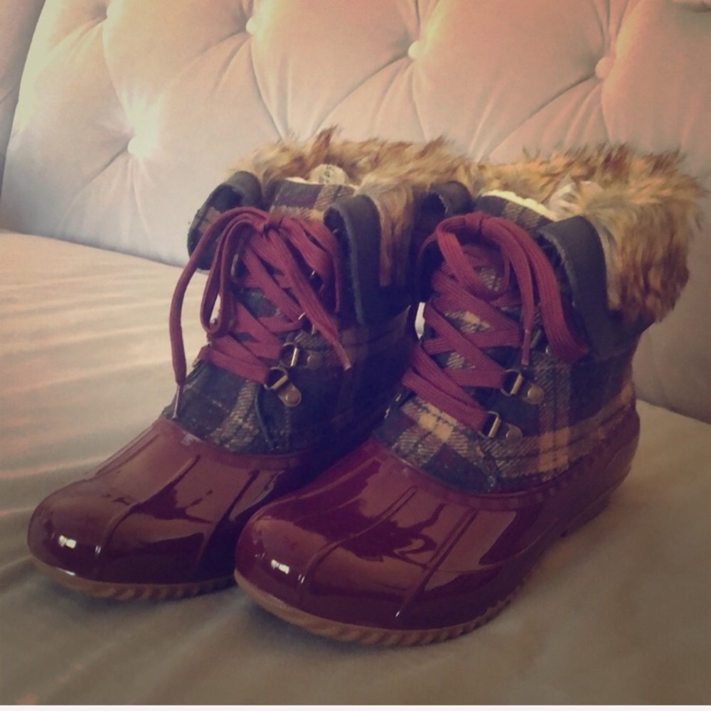 Ankle duck boots